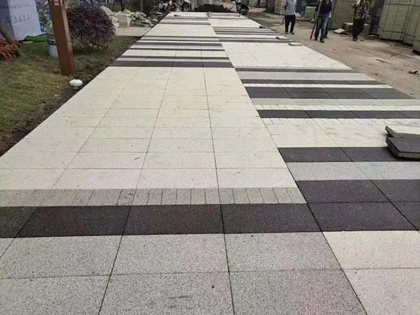 陶瓷透水磚的鋪設(shè)成本如何？